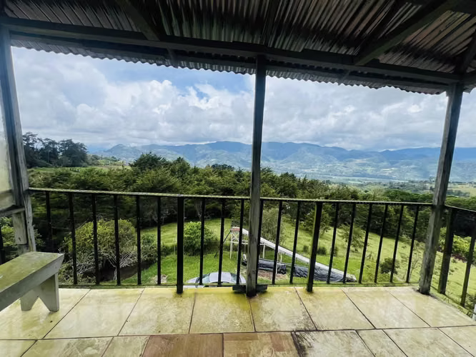 Venta de Finca en Birristo de Paraiso de Cartago