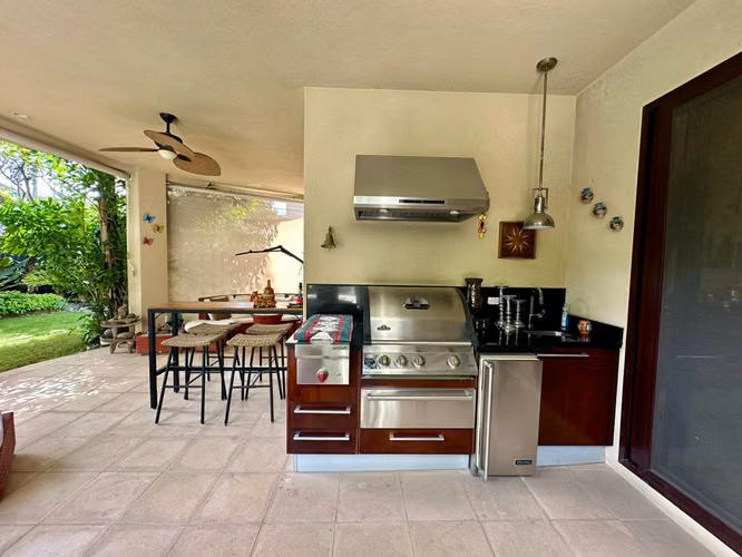 Residencia Mediterránea de Lujo en Venta en Santa Ana
