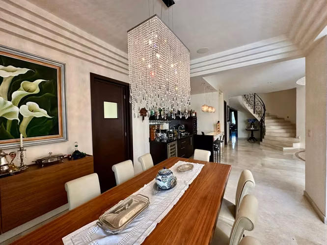Residencia Mediterránea de Lujo en Venta en Santa Ana