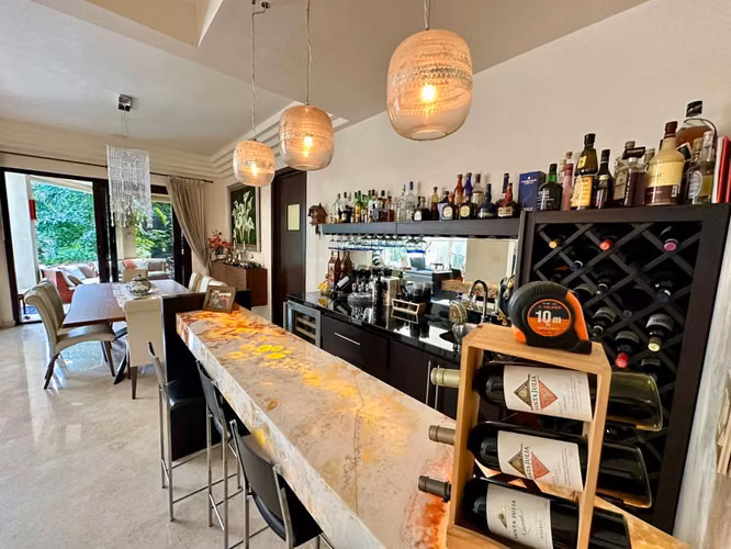 Residencia Mediterránea de Lujo en Venta en Santa Ana