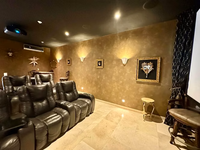 Residencia Mediterránea de Lujo en Venta en Santa Ana