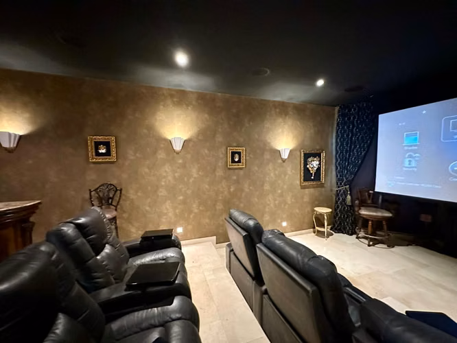 Residencia Mediterránea de Lujo en Venta en Santa Ana
