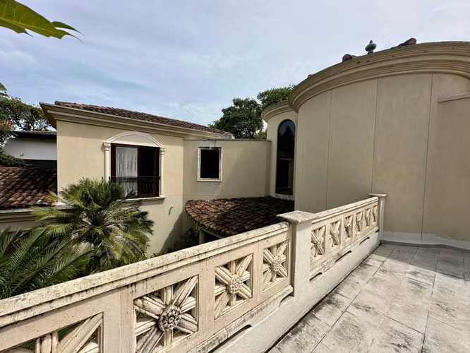 Residencia Mediterránea de Lujo en Venta en Santa Ana