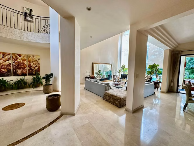 Residencia Mediterránea de Lujo en Venta en Santa Ana