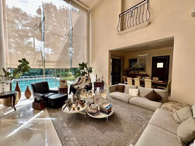 Residencia Mediterránea de Lujo en Venta en Santa Ana