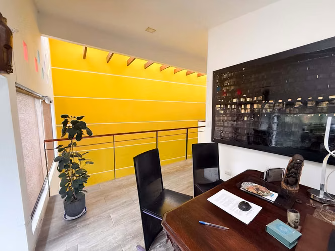 Casa Estilo Europeo con Loft Moderno en San Rafael de Escazú