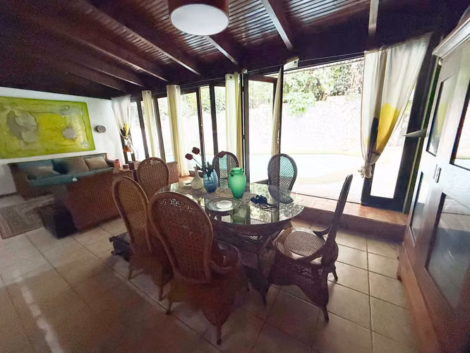 Casa Estilo Europeo con Loft Moderno en San Rafael de Escazú