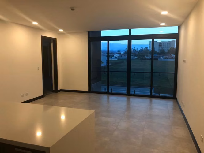 Venta de apartamento, en precioso condominio, Escazú. - Imagen 16