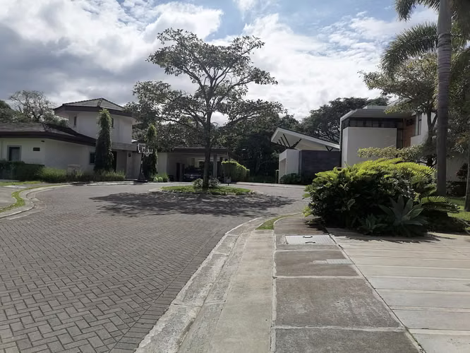 Precioso y espectacular lote en VENTA en EXCLUSIVO condominio