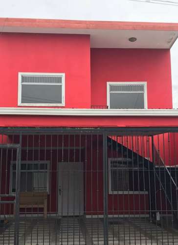 Cartago: dos apartamentos, 4 dormitorios, balcón y vista a las montañas. ¡Gran oportunidad!
