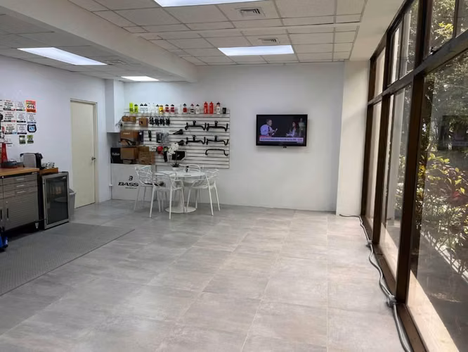 Oficina Escazu- parqueo- A/C- 75m2 - Imagen 6