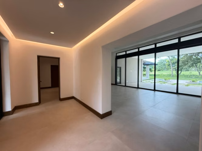 VENTA SANTA ANA VALLE DEL SOL CASA CON PISCINA FRENTE AL GOLF - Imagen 2