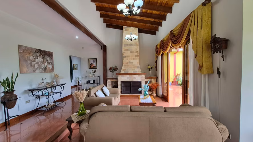 Venta de casa en San Rafael de Coronado