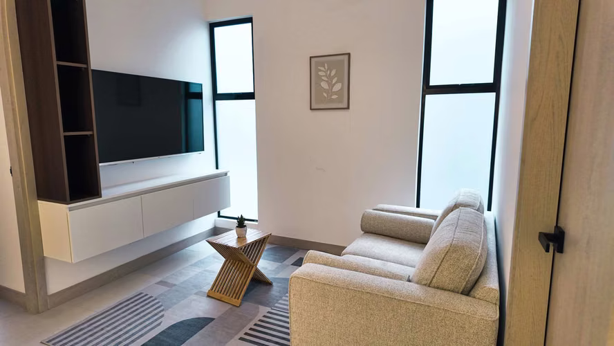 Venta de casa moderna con amplio jardín y terraza– Lindora Village, Santa Ana 5876 - Imagen 2