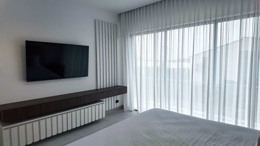 Alquiler  de casa full amueblada y moderna con amplio jardín – Lindora Village, Santa Ana 5877 - Imagen 6