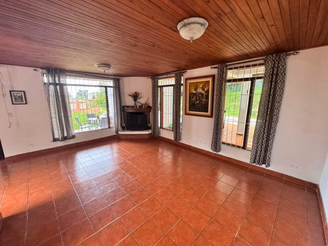 id #41034 Venta de casa con amplio terreno en San Ramón