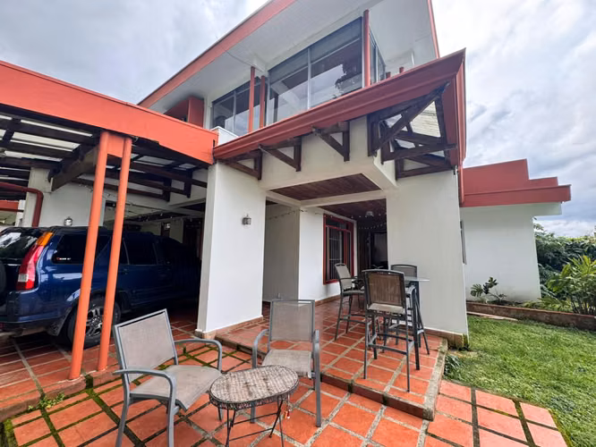 id #41034 Venta de casa con amplio terreno en San Ramón