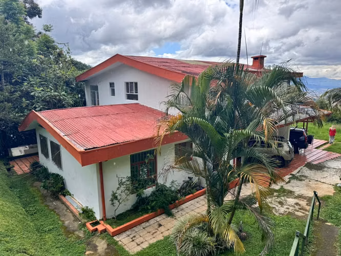 id #41034 Venta de casa con amplio terreno en San Ramón