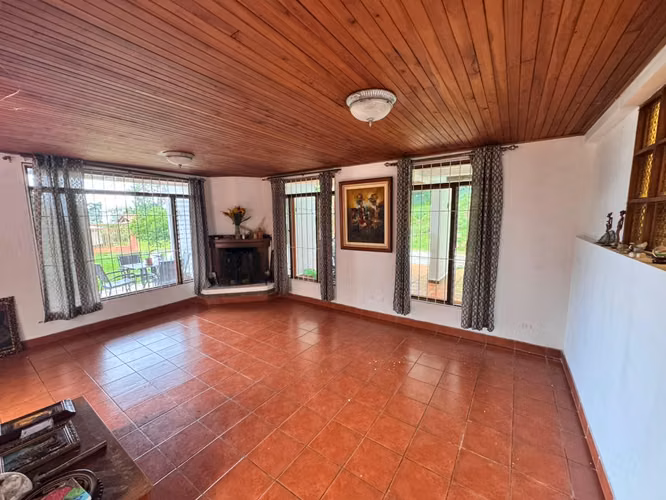 id #41034 Venta de casa con amplio terreno en San Ramón
