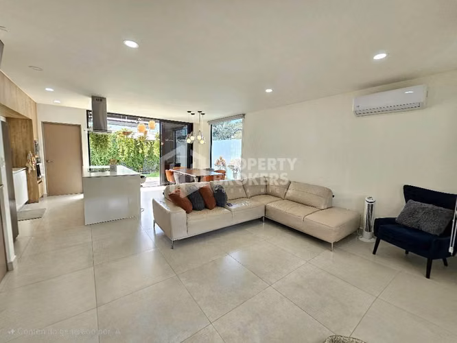 Alquiler de casa amoblada en Pozos Santa Ana