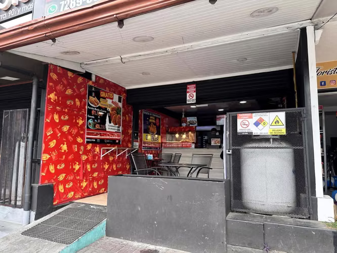 Venta de plaza comercial en Heredia Centro