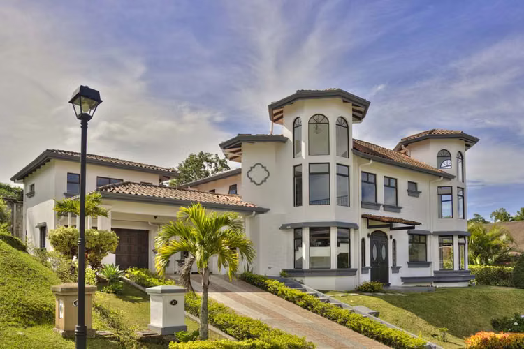 VCACU-4098 CURRIDABAT PRECIOSA EN CONDOMINIO ALTAMONTE