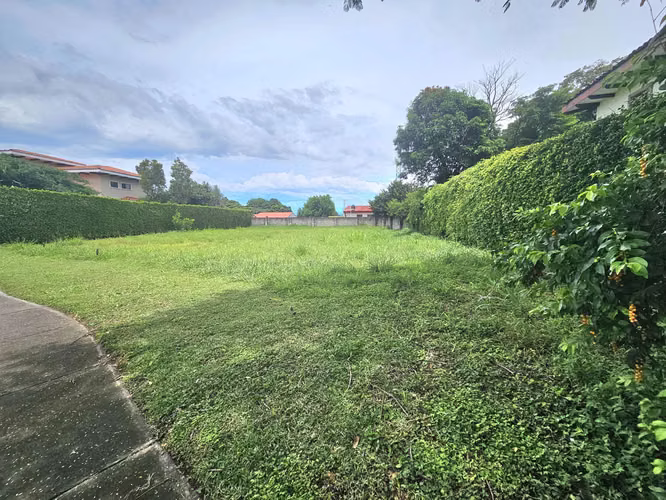 Lote en condominio exclusivo en Santa Ana Centro GUM - Imagen 3