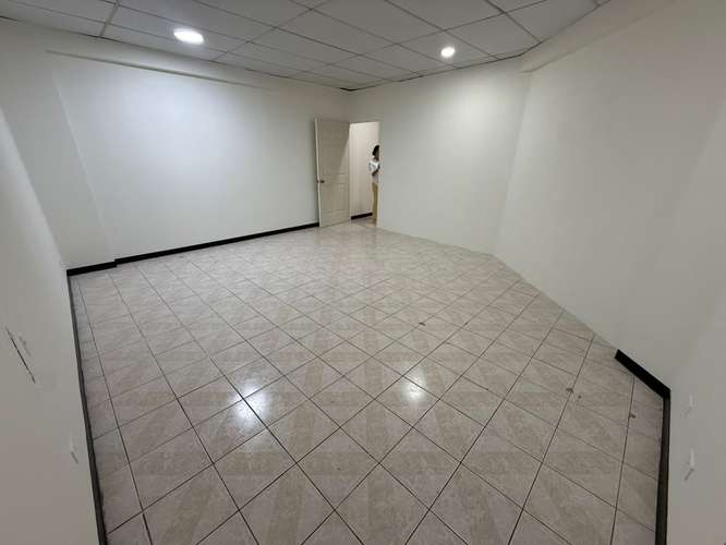 Alquiler de locales en Sabana Oeste - Imagen 4