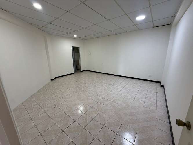 Alquiler de locales en Sabana Oeste - Imagen 2