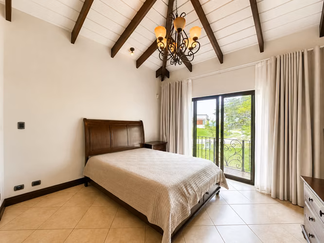 Venta Casa de Lujo - Hacienda Los Reyes, La Guácima | Piscina Privada