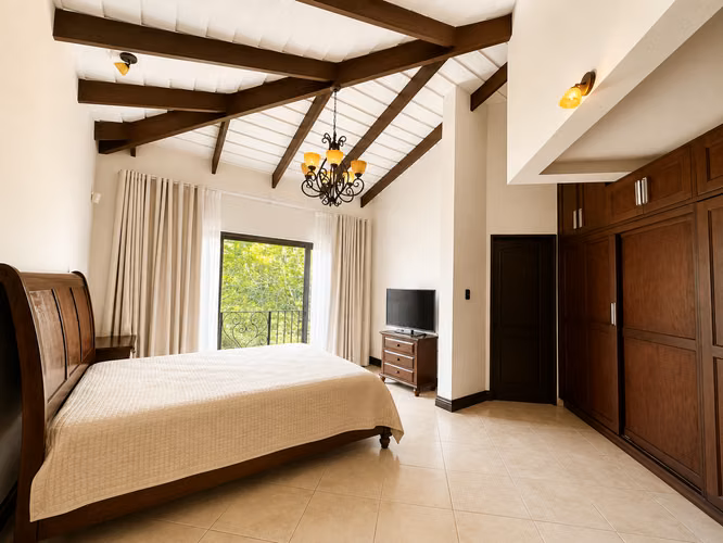 Venta Casa de Lujo - Hacienda Los Reyes, La Guácima | Piscina Privada