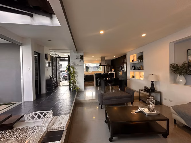 Venta de casa en condominio Sabanilla #40807