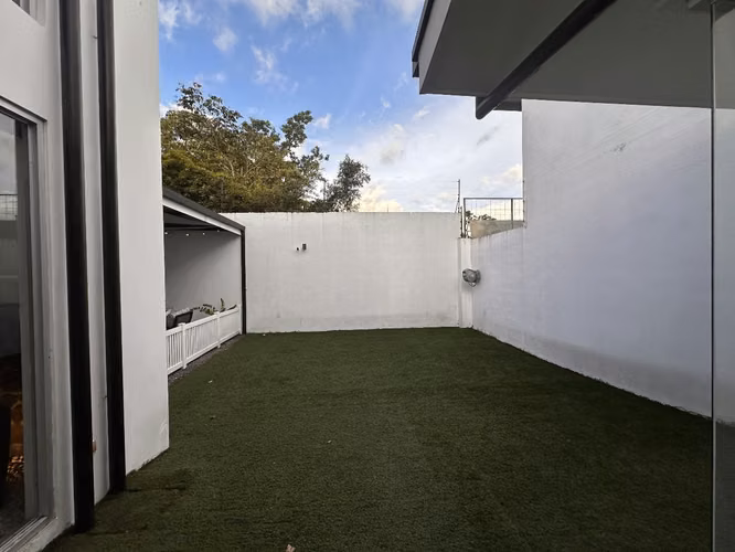 Venta de casa en condominio Sabanilla #40807