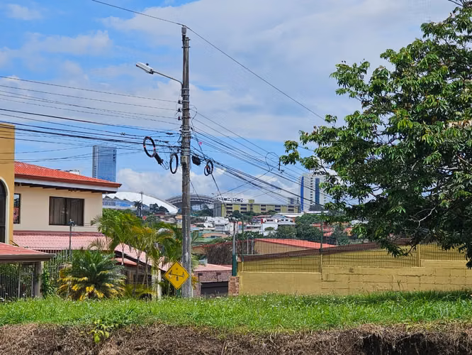 Bello lote en Altos del Horizonte entre Escazu y Rohrmoser - Imagen 6