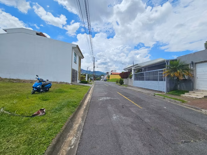 Bello lote en Altos del Horizonte entre Escazu y Rohrmoser - Imagen 3