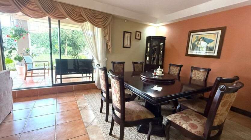 Venta de casa con Amplio Jardín y Vista Panorámica - Imagen 5