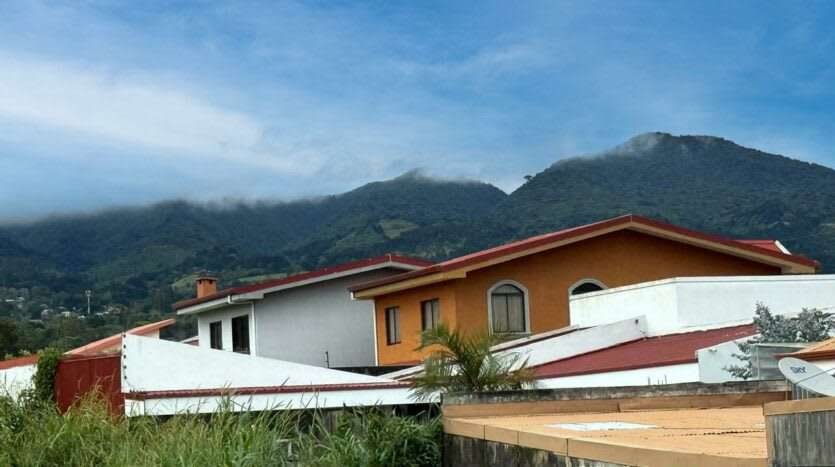 Venta de casa con Amplio Jardín y Vista Panorámica - Imagen 16