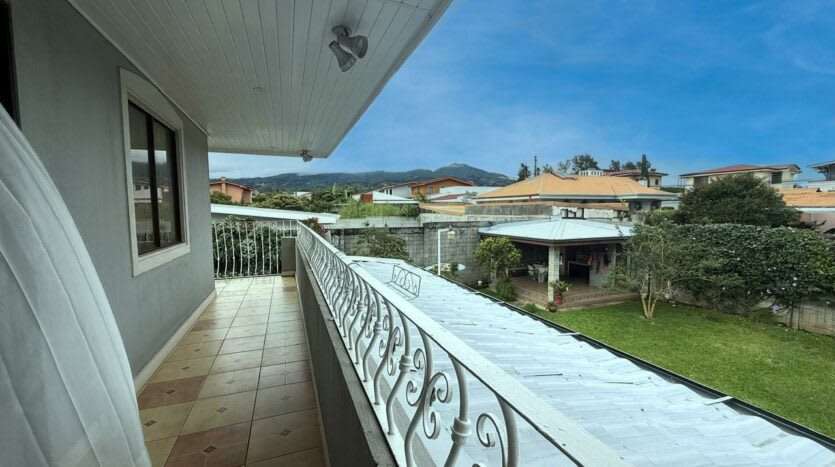 Venta de casa con Amplio Jardín y Vista Panorámica - Imagen 15