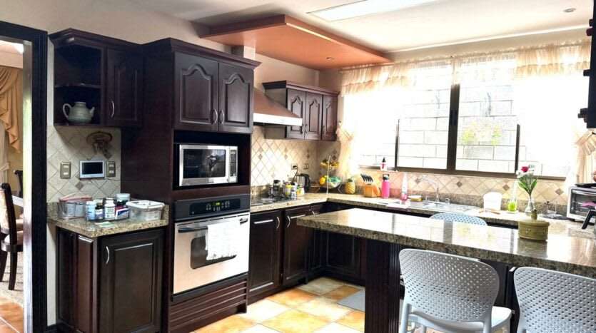 Venta de casa con Amplio Jardín y Vista Panorámica - Imagen 7