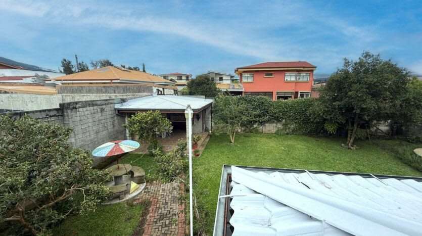 Venta de casa con Amplio Jardín y Vista Panorámica - Imagen 13