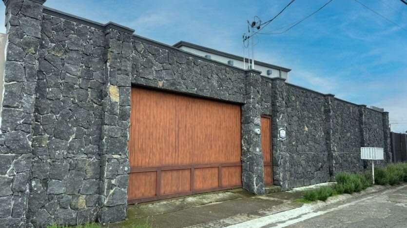 Venta de casa con Amplio Jardín y Vista Panorámica - Imagen 10