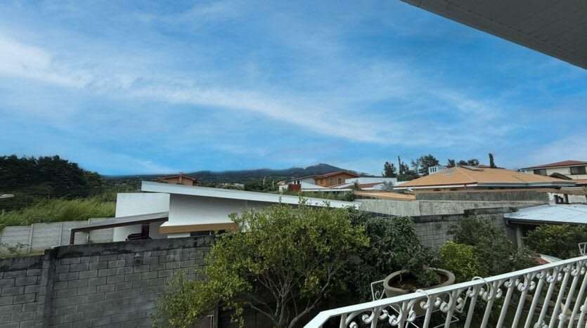 Venta de casa con Amplio Jardín y Vista Panorámica - Imagen 11