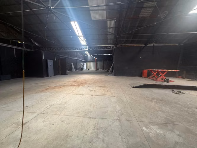 SE ALQUILA BODEGA CENTRO TIBAS