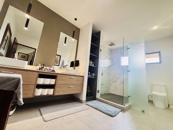 Se vende casa de una planta, en condominio en condominio en Escazú.