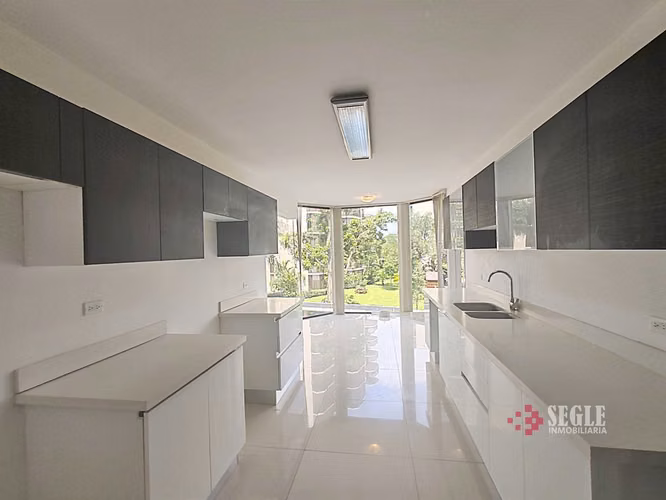 Venta de apartamento en Escazú, Bello Horizonte.