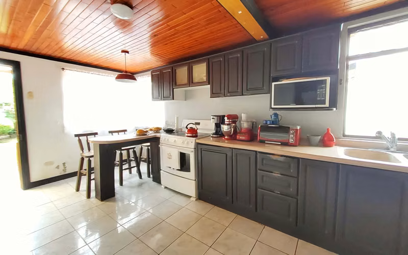 Casa de una planta 4 habitaciones, amplio terreno - Taras, San Nicolas Cartago
