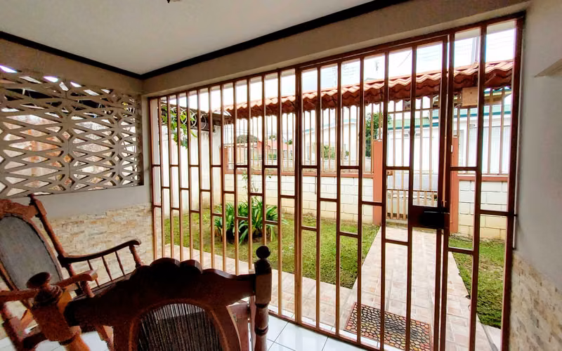 Casa de una planta 4 habitaciones, amplio terreno - Taras, San Nicolas Cartago