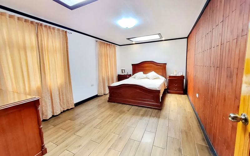 Casa de una planta 4 habitaciones, amplio terreno - Taras, San Nicolas Cartago