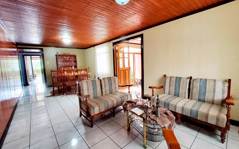 Casa de una planta 4 habitaciones, amplio terreno - Taras, San Nicolas Cartago