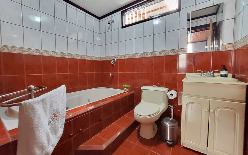 Casa de una planta 4 habitaciones, amplio terreno - Taras, San Nicolas Cartago